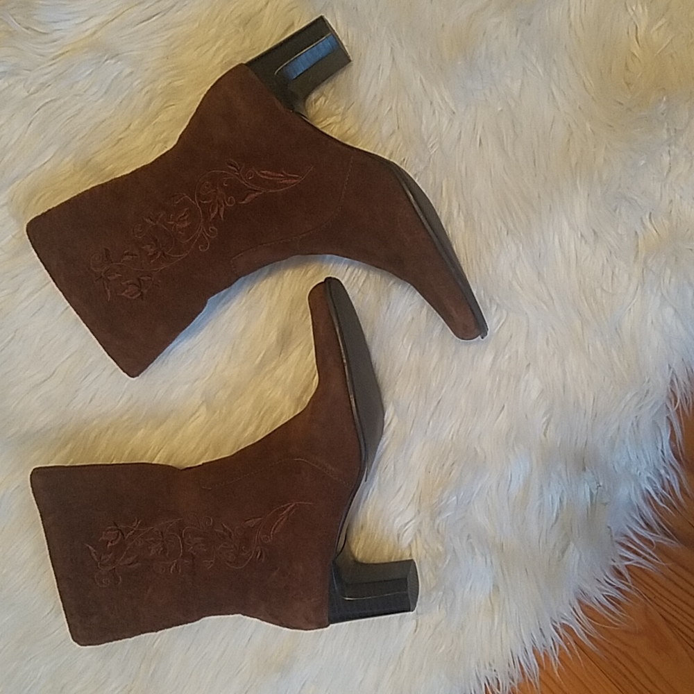 White Mountain Lauren Brown Suede Boot with Embroidery